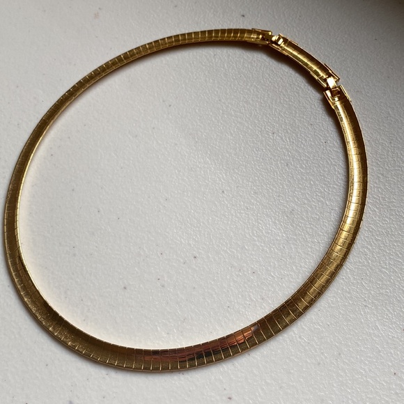 Gold necklace with rigid chain and small extender clasp - Picture 3 of 5